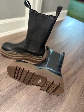 Bottega Veneta Vibrant Green Box with Black Logo